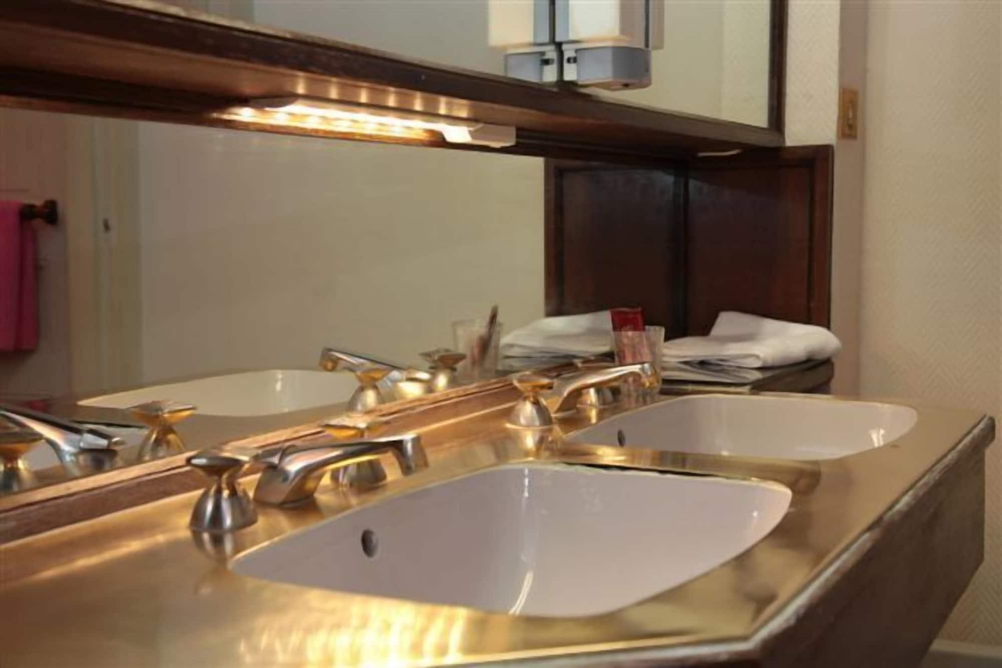 Cit'Hotel Marie Stuart Ла Рош-сюр-Йон Екстериор снимка
